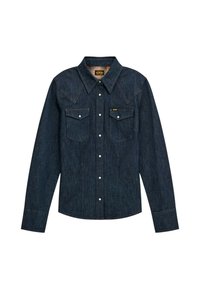 Camisa de mezclilla oscura con cuello puntiagudo, dos bolsillos en el pecho y botones blancos. Presenta costuras en contraste y diseño de canesú estilo western.