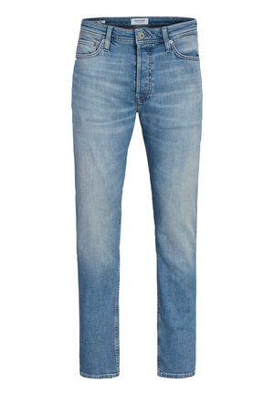 Jeans bleu clair à jambes droites avec délavage, fermeture par bouton, passants pour ceinture, et poches avant et arrière.