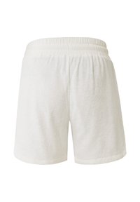 Shorts bianchi in spugna con vita elastica, caratterizzati da una consistenza morbida, una vestibilità ampia e un orlo semplice nella parte inferiore.