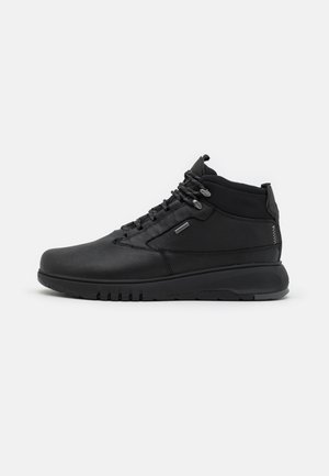 Stivaletti stringati - black