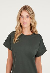 Protest PRTISE - Freizeitkleid - huntergreen
