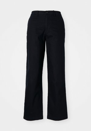 Pantalons noirs à jambes larges en coton. Dotés d'une fermeture à bouton à l'avant, de passants de ceinture et d'une texture lisse. Pas de motifs ou d'accents visibles.