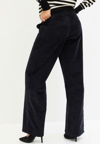 bonprix Pantaloni - black