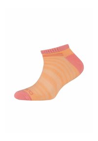Skarpetka kostkowa w kolorze pomarańczowym i różowym, zdobiona paskowanym wzorem oraz gładką fakturą. Palce są w jednolitym różowym kolorze, a na górze znajduje się ściągacz.