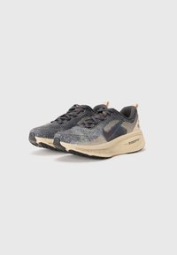 Nike Performance VOMERO 18 - Chaussures de running sur route - oatmeal/black anthracite/silver-coloured