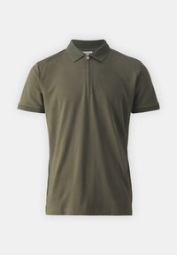 Olivgrön polo med dragkedja i kragen, korta ärmar och texturerade detaljer på kragen och ärmsluten. Mjuk bomullsmaterial.