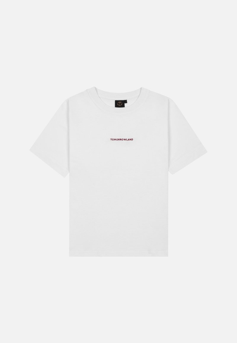 Witte katoenen t-shirt met korte mouwen, een ronde halslijn en rode "TOMORROWLAND" tekst in het midden. Eenvoudig ontwerp, casual pasvorm.