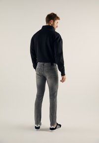Pier One Karcsúsított farmerek - grey denim