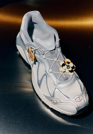 Salomon Sportstyle XT WHISPER UNISEX - Sporta apavi - silver-coloured/lunar rock/silver-coloured cloud