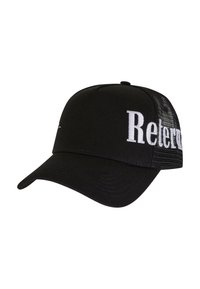 Sort kasket med en buet skygge, der har hvid broderet tekst "Retorn" på forsiden og et net bag for ventilation.