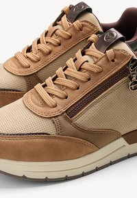Tamaris Sneaker low - cognac comb