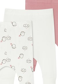Drei Paar Leggings: Eine ist weiß mit einem gedruckten Muster aus einfachen Cartoon-Vögeln und Wolken, eine ist einfarbig weiß und eine ist hellrosa.