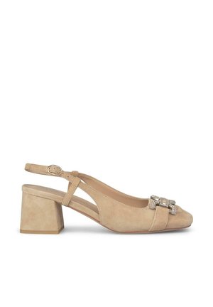 Zapato de ante beige tipo slingback con un bajo tacón cuadrado. Presenta una punta cerrada y una hebilla metálica decorativa en la parte delantera. Textura suave.
