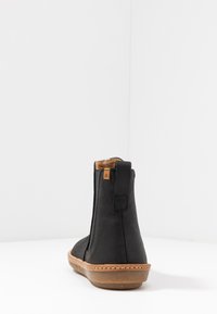 El Naturalista Botines bajos - black