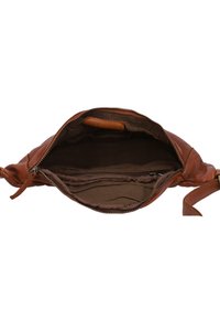 Borsa in pelle marrone con chiusura a zip, che mostra un ampio interno foderato in tessuto marrone, con molteplici scomparti e una tasca laterale.