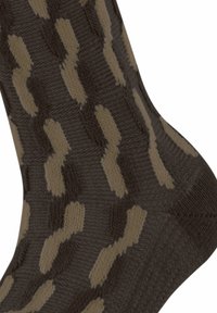 Braune gestrickte Socke mit einem wellenförmigen Muster, die helle braune Akzente aufweist. Das Material wirkt strukturiert, mit einem festen Bündchen und nahtlosem Design.