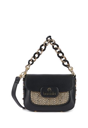 Zwarte leren handtas met geweven beige patroon, gouden en zwarte kettinghendel en "braccialini" logo op de voorflap.