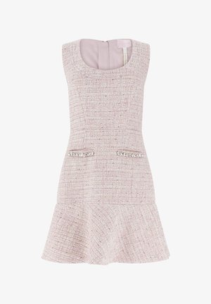 Robe sans manches en tweed rose avec encolure ronde, taille cintrée, ourlet évasé et deux poches avant décoratives ornées.