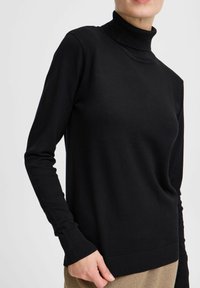 b.young Sweter