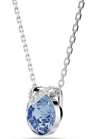 Sølv halskæde med en ovalskåret blå ædelsten vedhæng, prydet med en løkke af små klare krystaller på en kæde med rektangulære led.