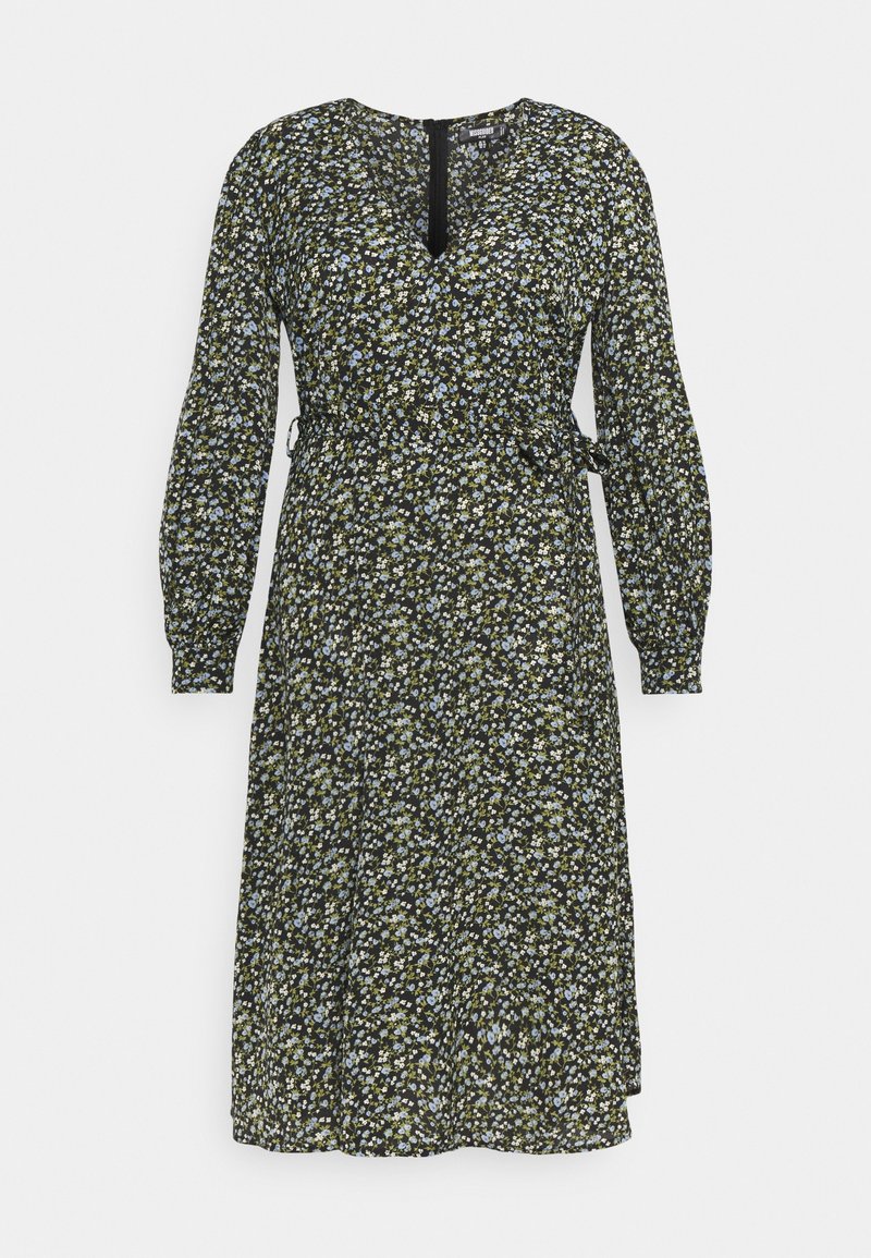 Blumenkleid mit schwarzem Grund und blauen sowie grünen Mustern, langen Ärmeln, rundem Halsausschnitt und gebundenem Taillenband.