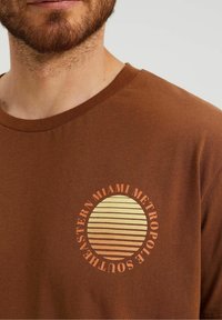 WE Fashion Triko s potiskem - light brown