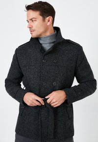 Krátký kabát - anthracite dotted