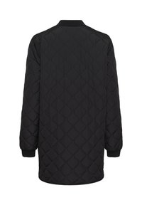 Pitkä musta tikattu takki, jossa on timantinmuotoinen ja aaltoileva tikkauskuvio, resorikaulus ja -hihansuut, esitetty takaa valkoisella taustalla.