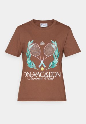 On Vacation NEW VISIONS BERLIN - T-shirt imprimé - chocolate