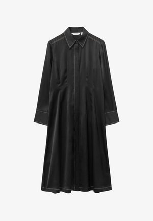 Czarna sukienka z satyny z kołnierzem, długimi rękawami i prostą sylwetką. Kontrastowe przeszycia wzdłuż przodu i na mankietach dodają detalu.