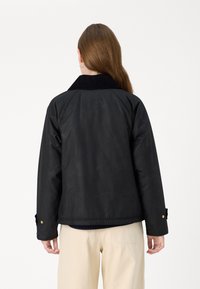 Barbour International MCCLAIN WAX - Jachetă de iarnă - black