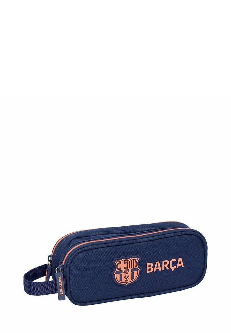 Niebieski piórnik z różowymi akcentami, z emblematem i logo Barça. Wykonany z trwałego materiału, ma zamek błyskawiczny i uchwyt.