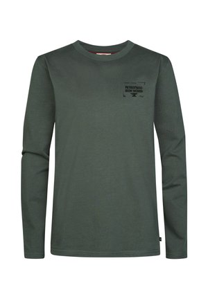 Donkergroen shirt met lange mouwen en ronde hals met een klein zwart tekstlogo linkerboven op de borst met de tekst Petro & Co Iron Works.