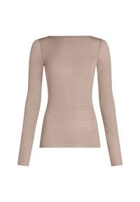 Langmouw t-shirt in een zachte beige stof, met een bootnek en een aansluitende vorm met een gladde, lichtgewicht textuur.