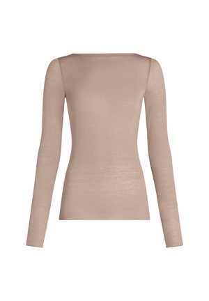 Langmouw t-shirt in een zachte beige stof, met een bootnek en een aansluitende vorm met een gladde, lichtgewicht textuur.