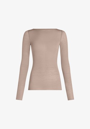 Langmouw t-shirt in een zachte beige stof, met een bootnek en een aansluitende vorm met een gladde, lichtgewicht textuur.