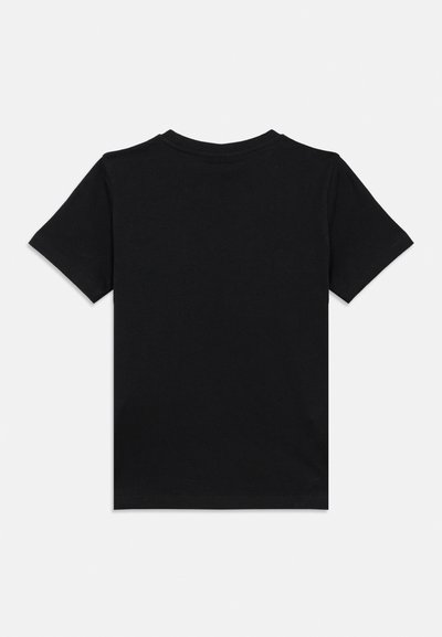 Μαύρο βαμβακερό μπλουζάκι με κοντά μανίκια, λαιμόκοψη με στρογγυλή λαιμόκοψη και λεία υφή. Χωρίς ορατά σχέδια ή γραφικά στο πίσω μέρος.