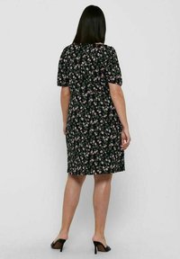 ONLY Carmakoma Vardagsklänning - black