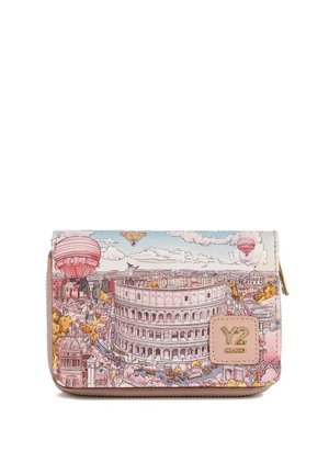 Portafoglio con stampa colorata del panorama urbano di Roma, con il Colosseo e mongolfiere, toppa con logo Y2 Milano nell'angolo anteriore.