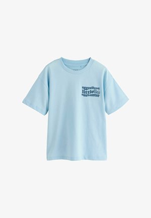 Jasnoniebieska dziecięca koszulka z krótkim rękawem i okrągłym dekoltem, z granatowym napisem "eggcellent little egghunter" oraz dwoma ozdobionymi pisankami wielkanocnymi.