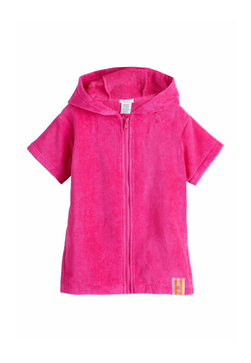 Růžová krátká mikina z froté s krátkými rukávy, předním zipem a štítkem na spodní pravé straně. Měkká textura a kapucí.