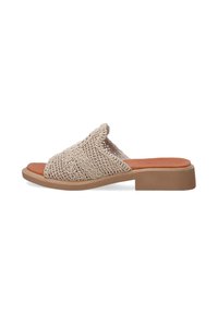 Åben tå slide sandal med en beigem el vævet overdel, tekstureret design og en lysebrun kraftig hæl. Glat fodseng i en kontrastfarve.