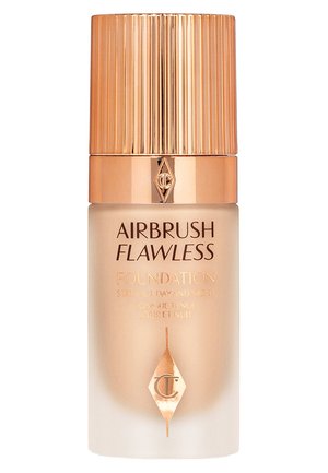 Fond de teint Airbrush Flawless dans un flacon en verre dépoli avec un long capuchon métallique doré strié. Logo élégant et texte en impression dorée.