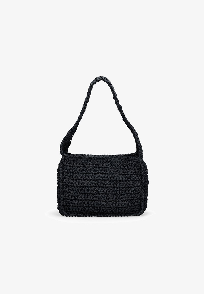 Borsa a spalla in crochet nera con forma rettangolare, materiale testurizzato e una sola tracolla arrotondata. Presenta un design minimalista e nessuna ferramenta visibile.