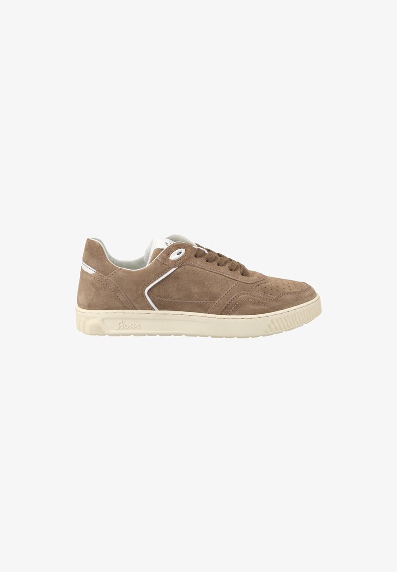 Braune Wildleder-Sneaker mit weißen Akzenten, strukturiertem Obermaterial, runder Zehenpartie und Schnürdesign. Verfügt über Perforationen und eine beigem Gummisohle.