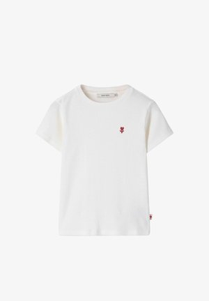 Weißes, kurzärmeliges T-Shirt mit Rippstruktur, rundem Ausschnitt und kleinem roten Blumenemblem auf der linken Brust.