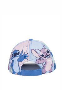 Cappello realizzato con tessuto blu e rosa, caratterizzato da personaggi dei cartoni animati sul retro. Cinturino regolabile alla base; texture liscia.