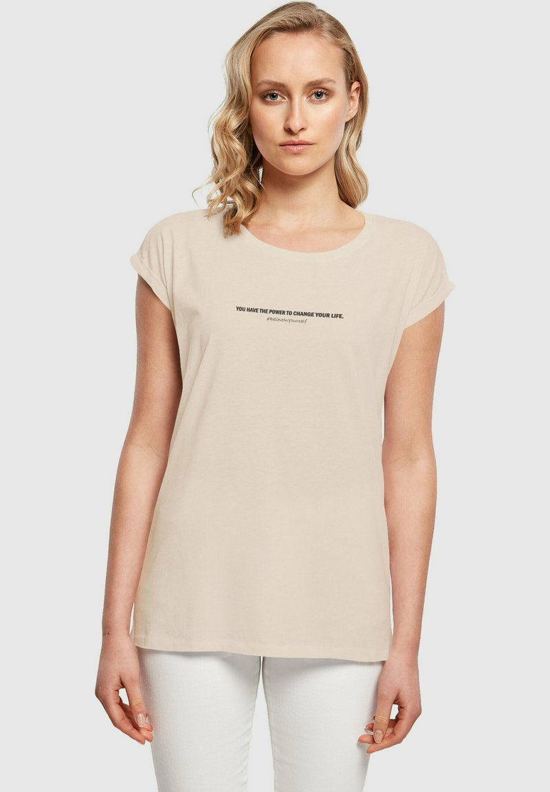 Merchcode WD - BELIEVE IN YOURSELF EXTENDED SHOULD - T-shirts print - whitesand