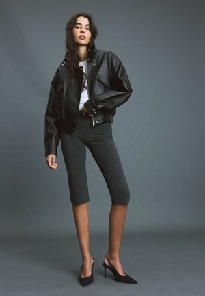 Stradivarius, Veste en similicuir - black