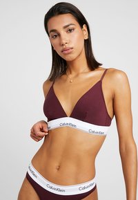 Calvin Klein Underwear UNLINED TRIANGLE ICON COTTON MODAL - Sutiã triangular - deep maroon/white